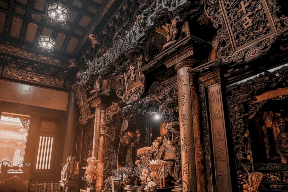 Every figure and motif here tells a symbolic story, offering insights into the beliefs and values that shape Vietnamese spiritual life